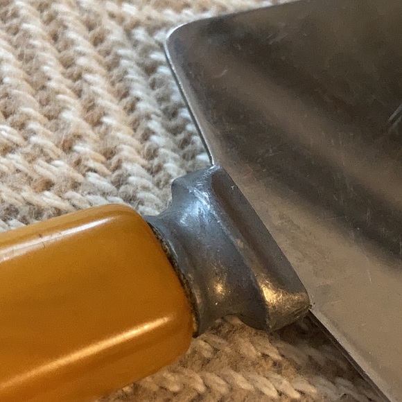 Burns MFG Co Bakelite cake pire server knife - Picture 4 of 9